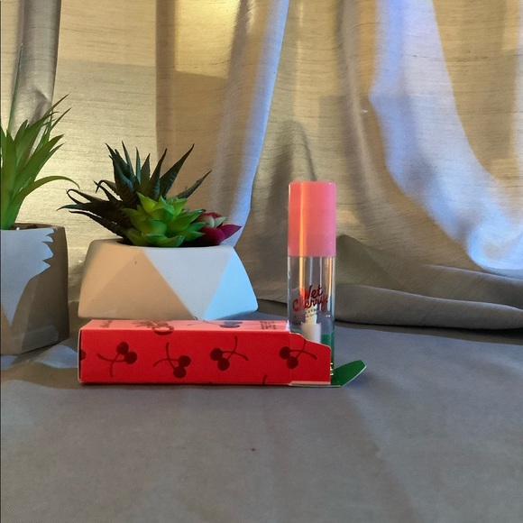 Lime Crime-Wet Cherry lip gloss - Picture 2 of 4